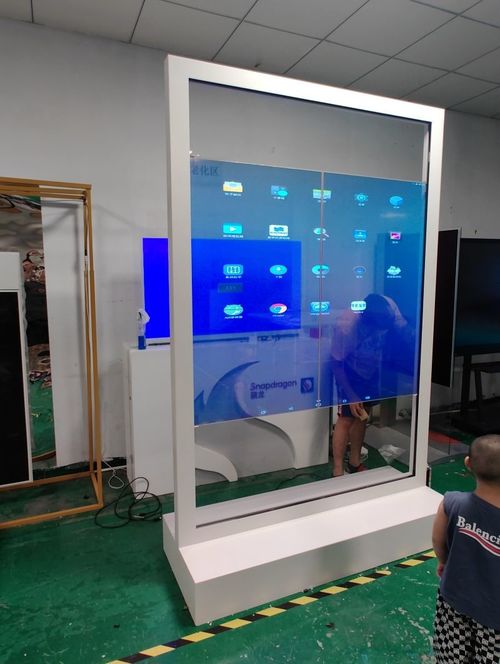 OLED-рекламная стойка в бутике Москвы